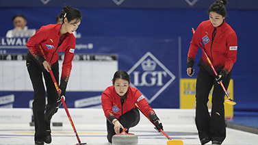 旅贡献着光 旅贡献着光